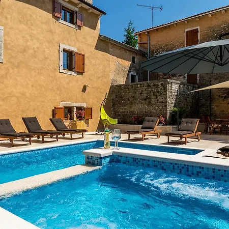 Sagri - Heated Pool