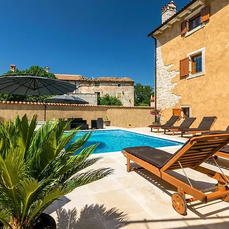 Sagri - Heated Pool