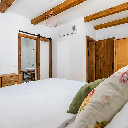 Sagri - Heated Pool Villa Zagrici