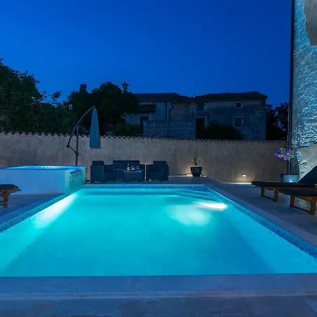 Sagri - Heated Pool